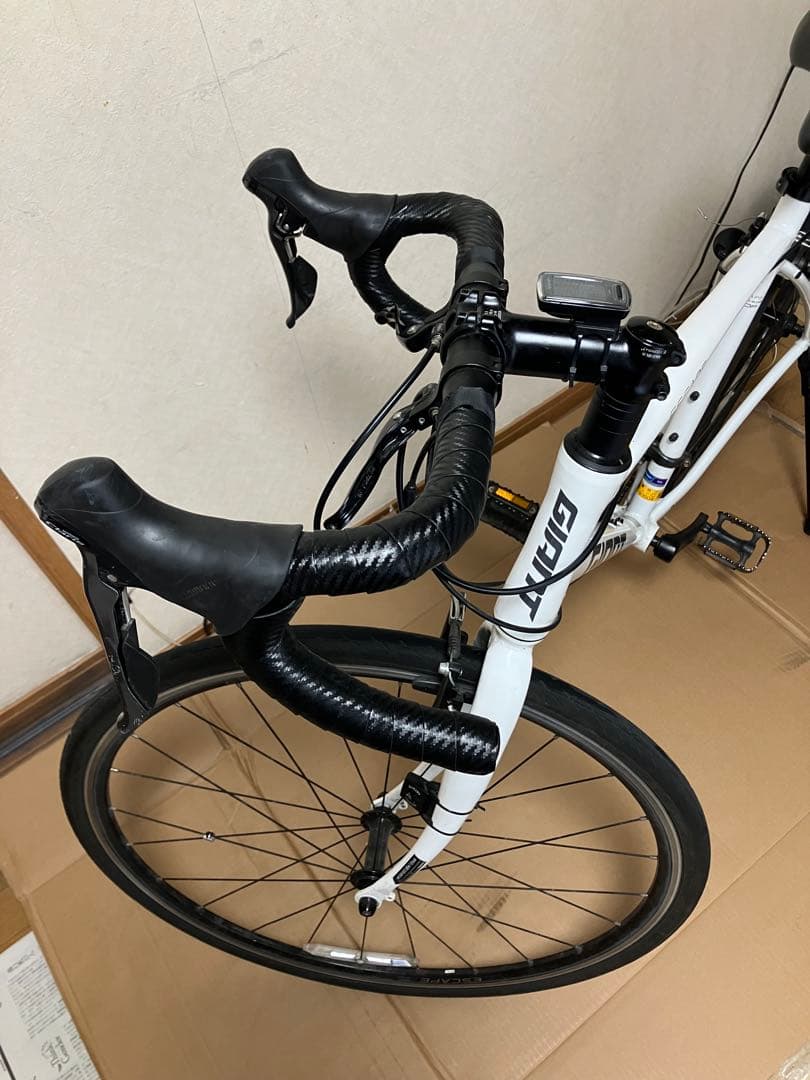 GIANT ESCAPE R DROPホワイトクロスバイク 速度計、鍵付き
