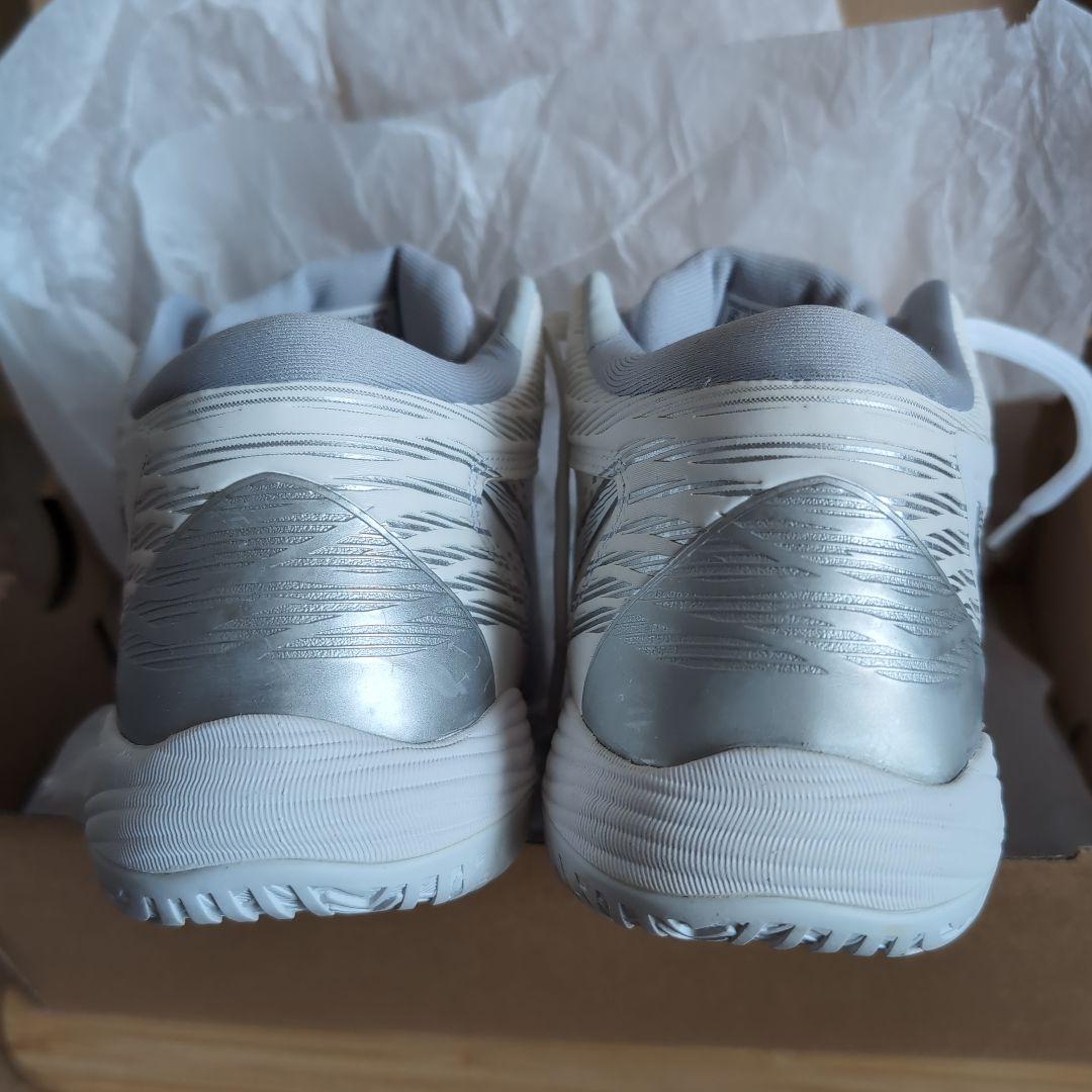 【asics】ホワイト バスケットボールシューズ 25.5cm 箱あり