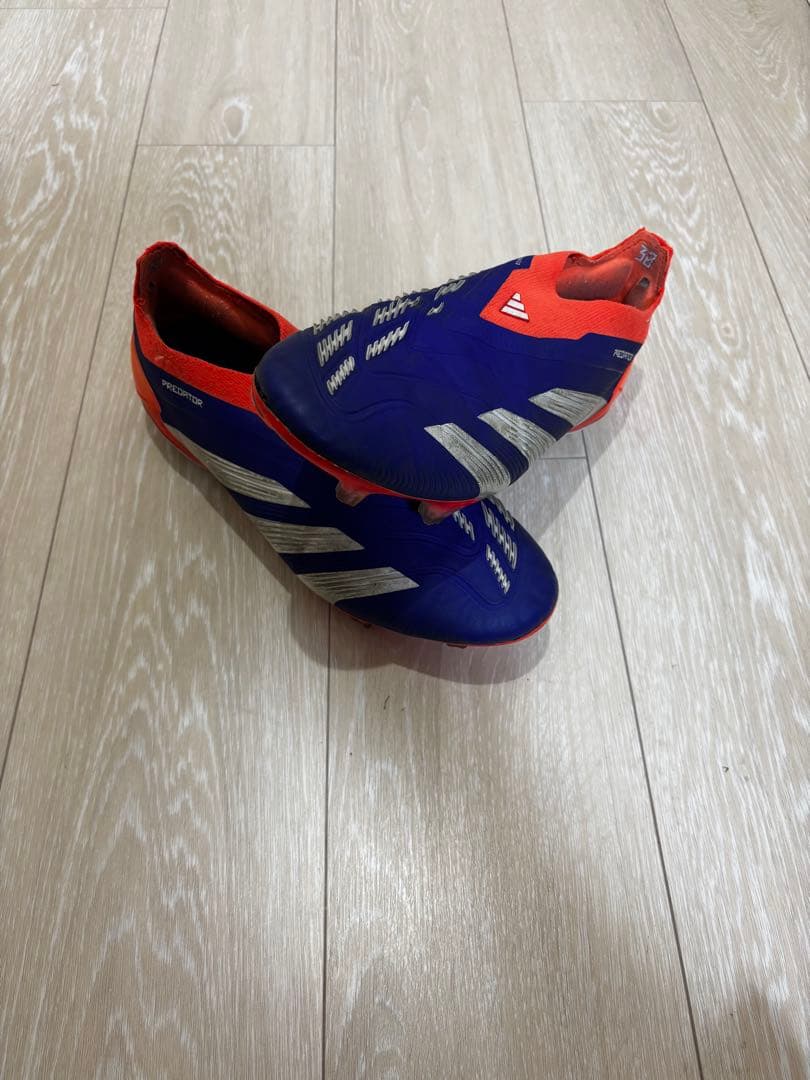 adidasプレデター FG サッカースパイク 青赤