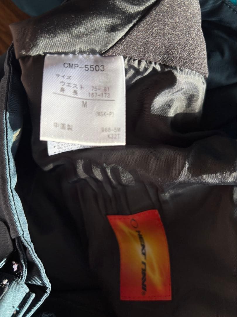 中古品　上位モデル　スキーウェア 上下セット　DESCENTE　Mサイズ