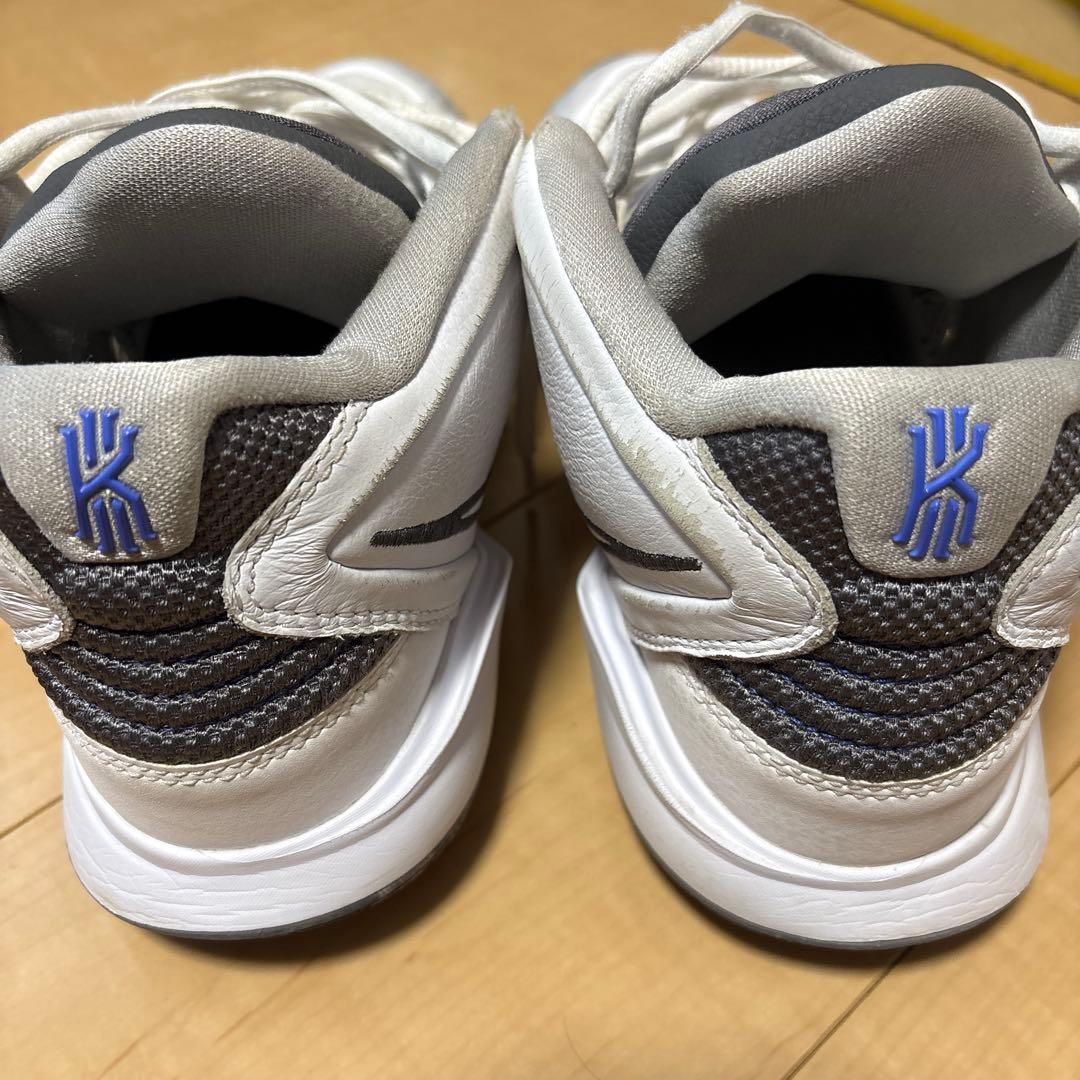 バスケットボールシューズ　NIKE カイリーインフィニティ