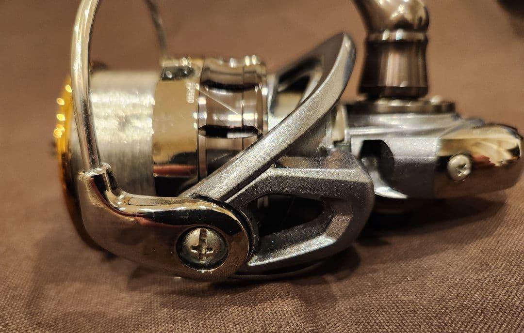 極美品　Daiwa LUVIAS 2506H スピニングリール ルビアス