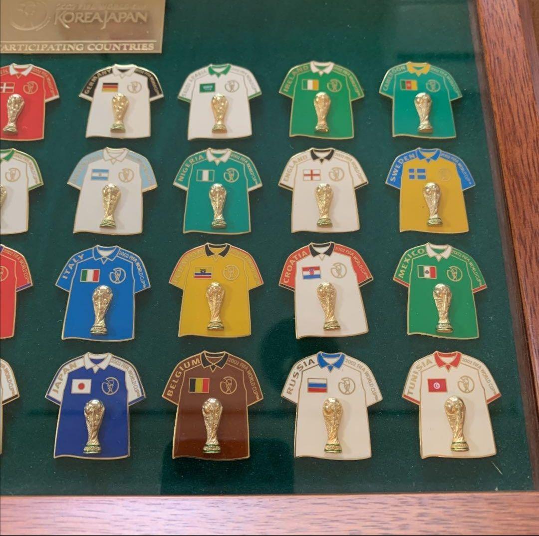 2002FIFAワールドカップ 出場国ピンバッジ 額装