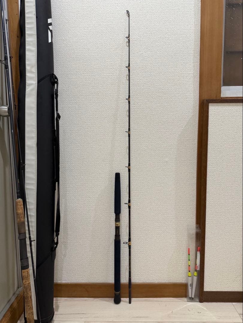釣竿まとめ売り　ケース、浮き付き