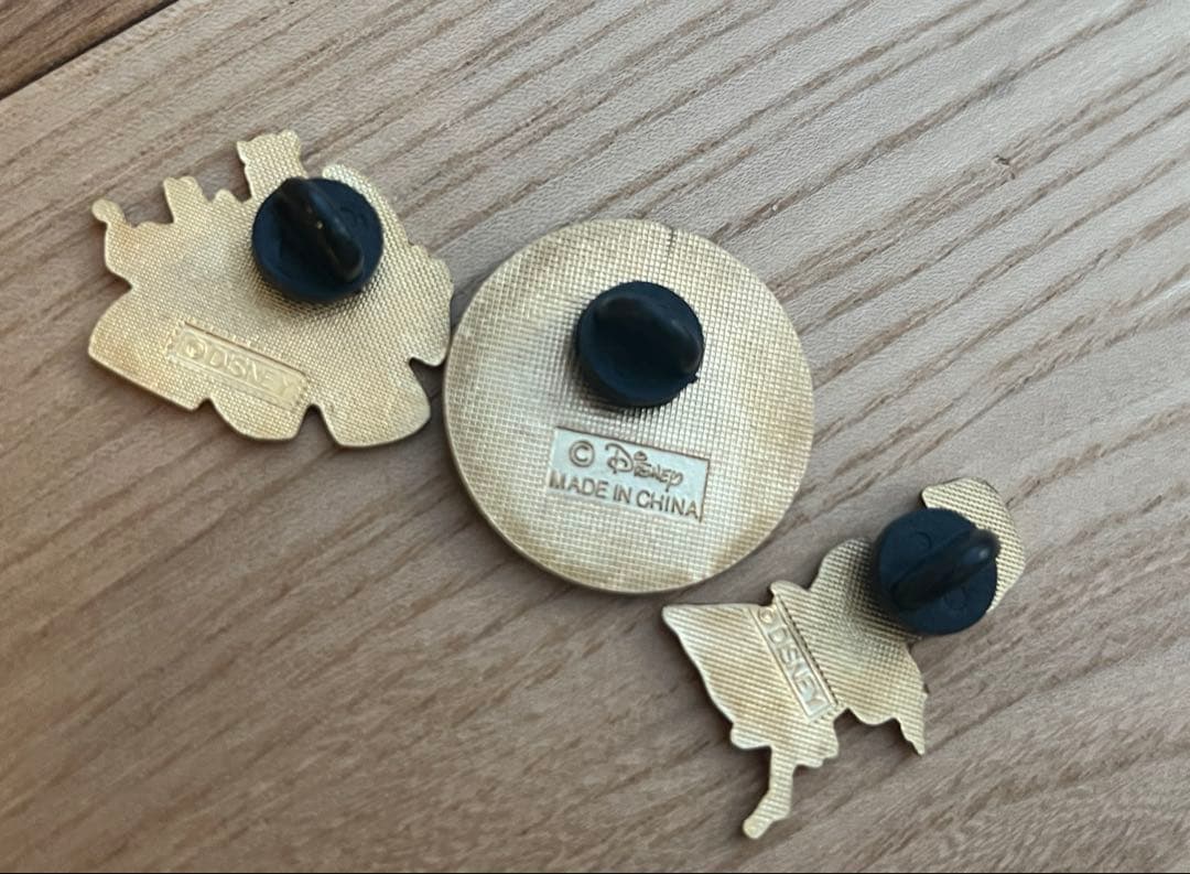 Disney ノートルダムの鐘　カジモド　ガーゴイル　エスメラルダ　ピンバッジ