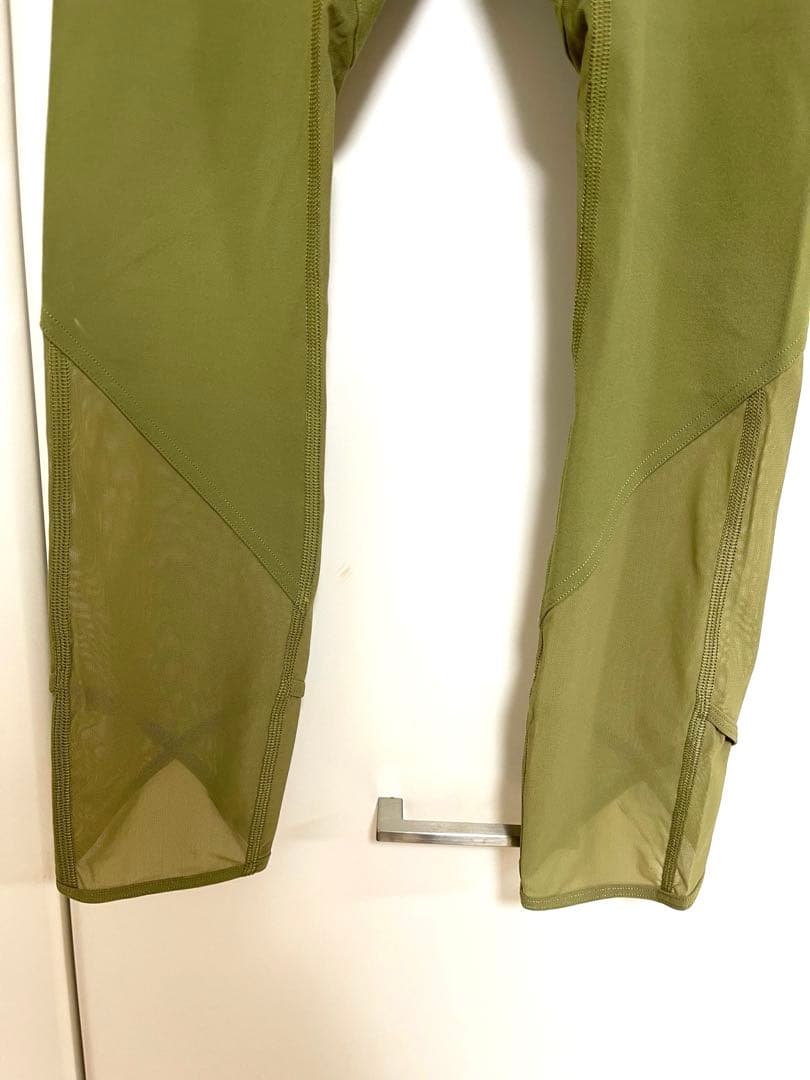 【美品】ルルレモンレギンスオリーブ