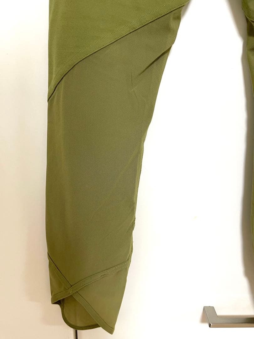【美品】ルルレモンレギンスオリーブ