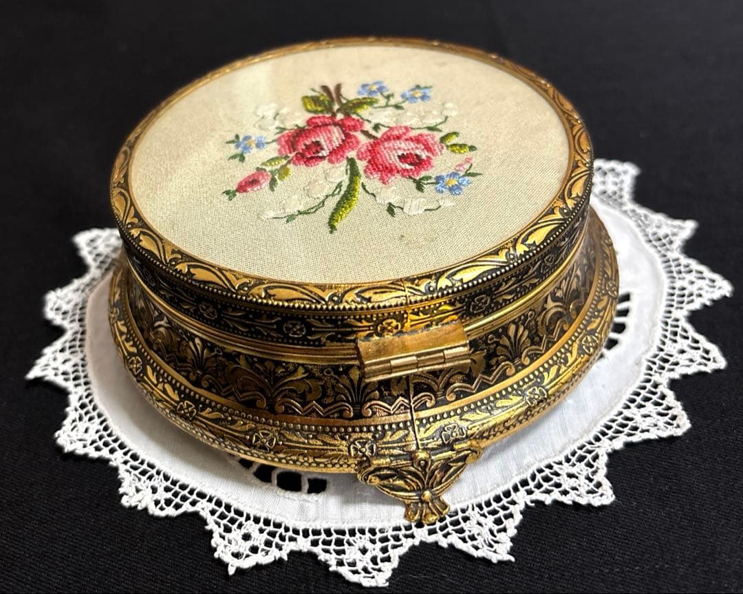 英国製 プチポワン 刺繍/薔薇 すずらんドレッサー/ジュエリーボックス