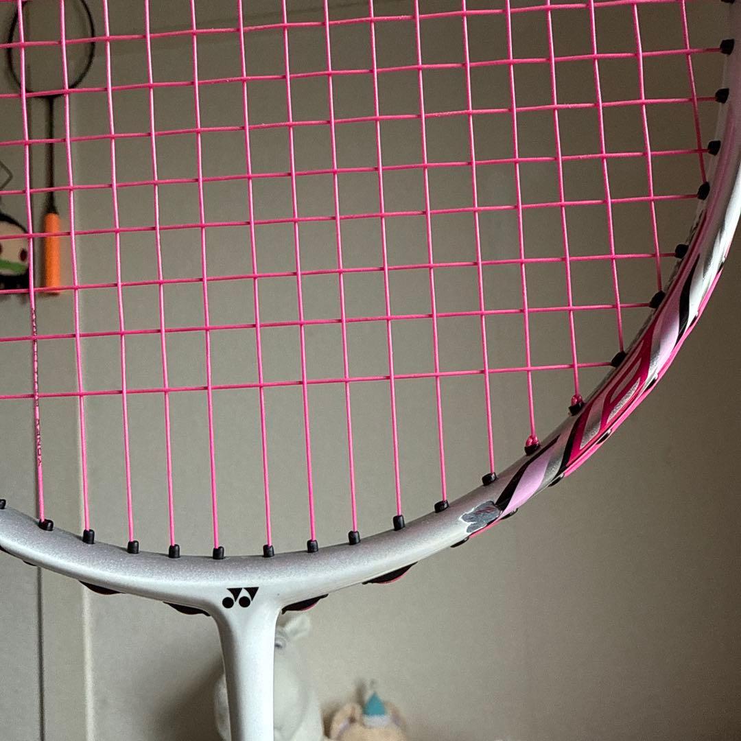 YONEX バドミントンラケット ホワイト/ピンク