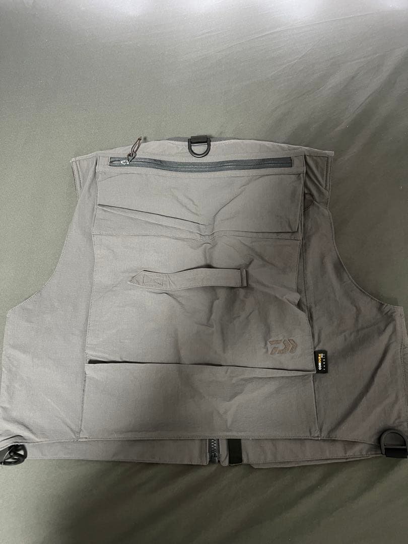 DAIWAフィッシングベスト グレー Lサイズ