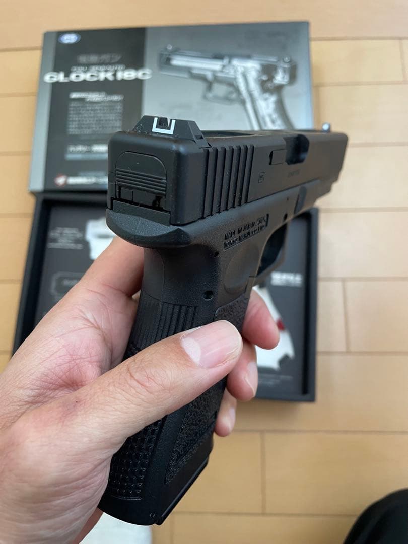 GLOCK 18C 電動ガン 2本マガジン付き
