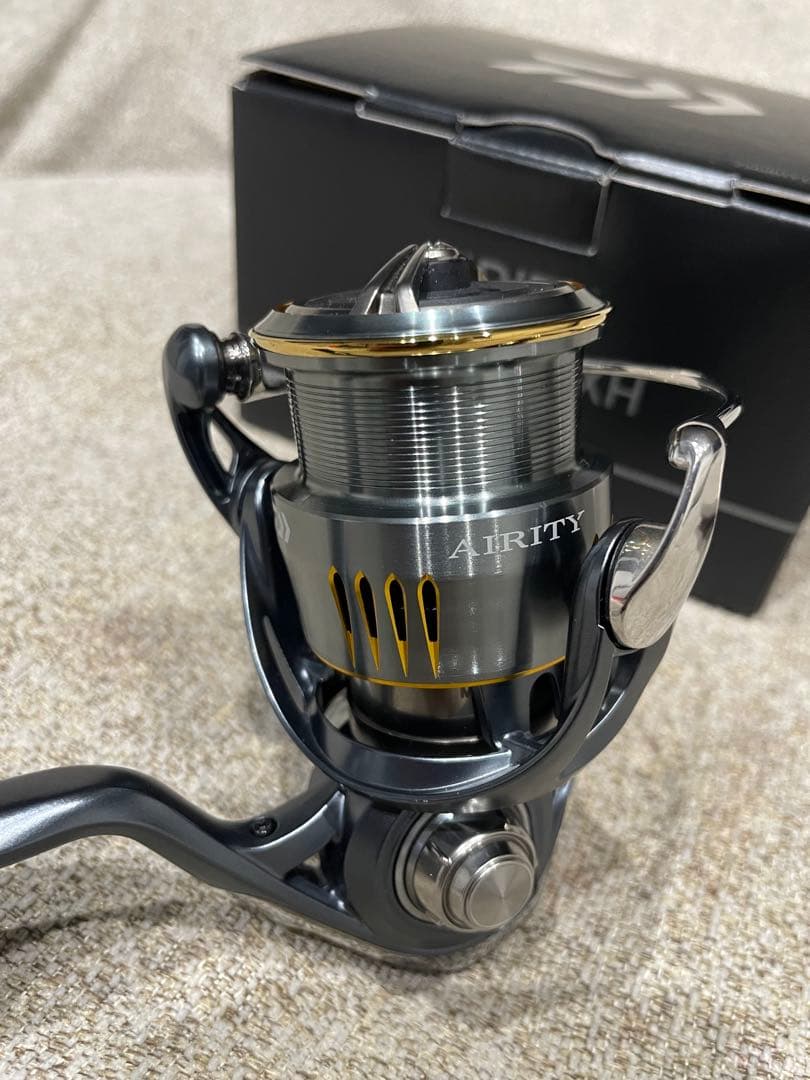 カサゴDAIWA 23エアリティ LT 2500S XH