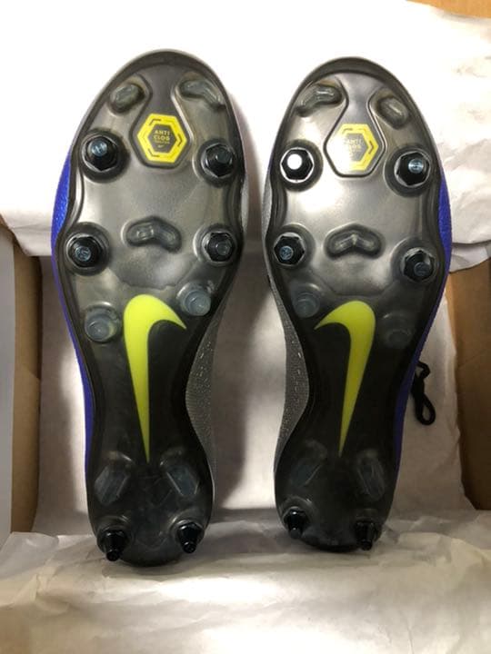 サッカースパイク　NIKE ファントムビジョンSG アンチクロッグ　27.5cm