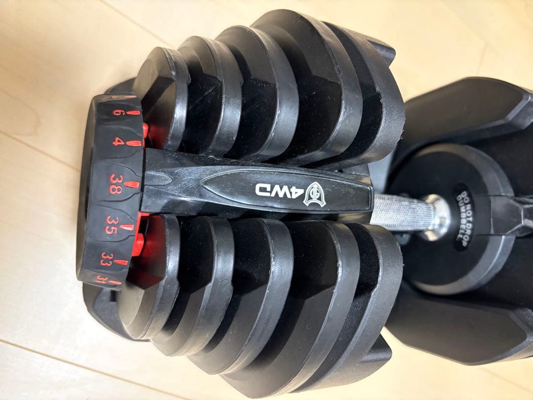 ① 4WD 可変式ダンベル　4kg－38kg 17段階調節