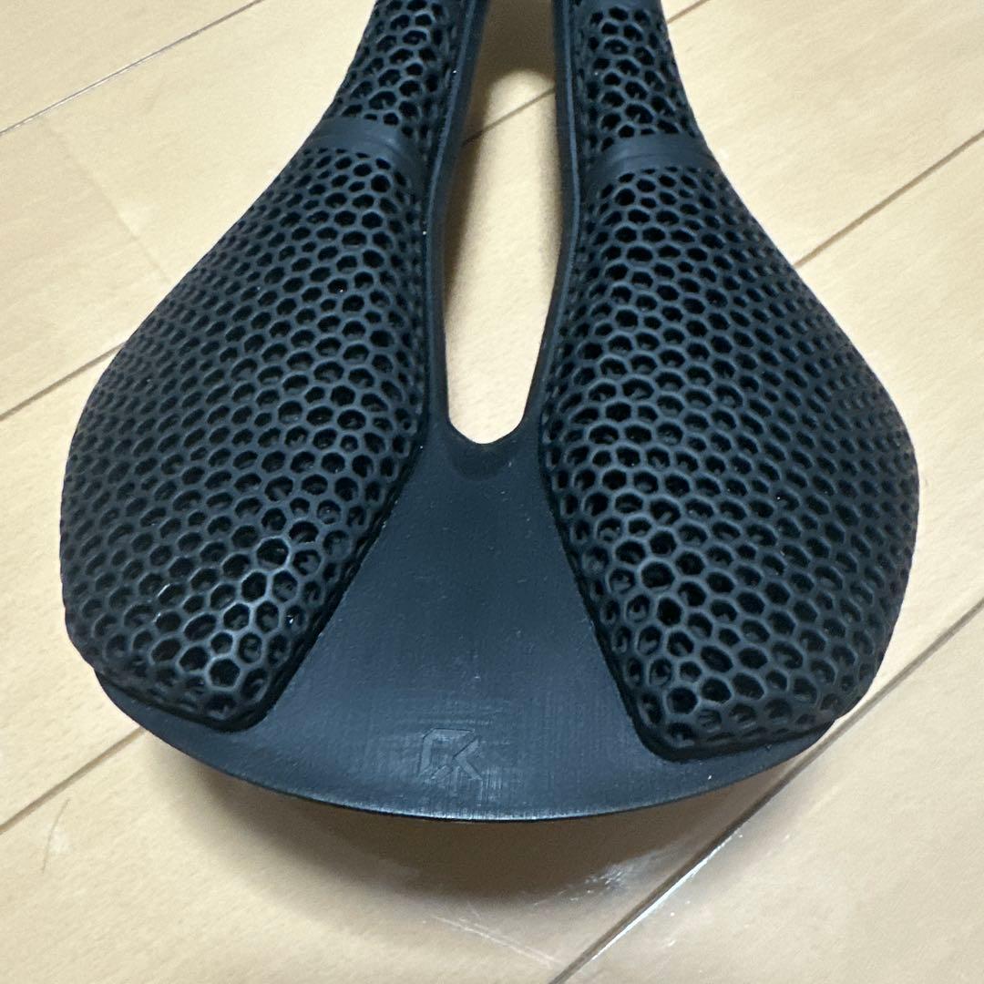 RYET 自転車 サドル 3d カーボン< プロロゴ NAGO R4 似>