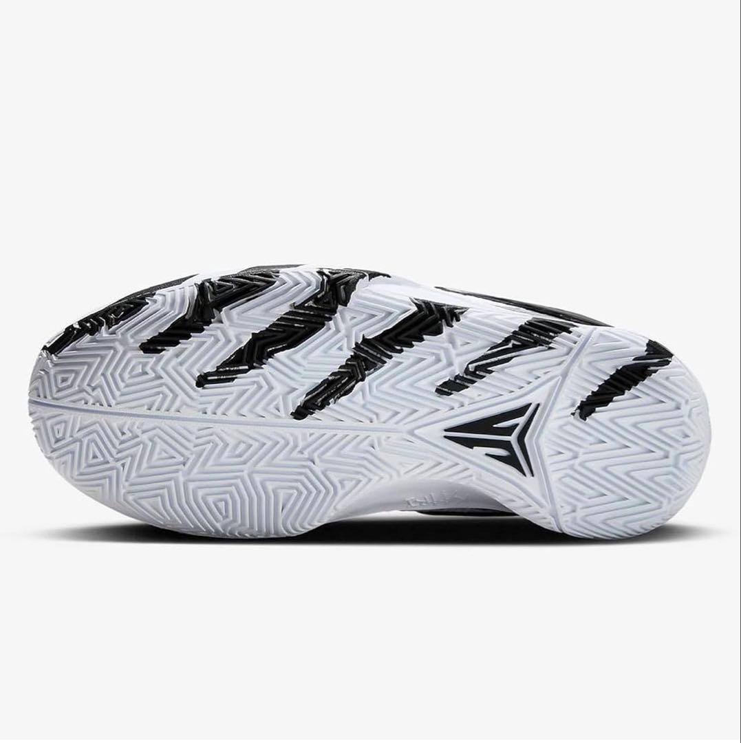 新品！バスケ　バッシュ　NIKE ナイキ　24cm