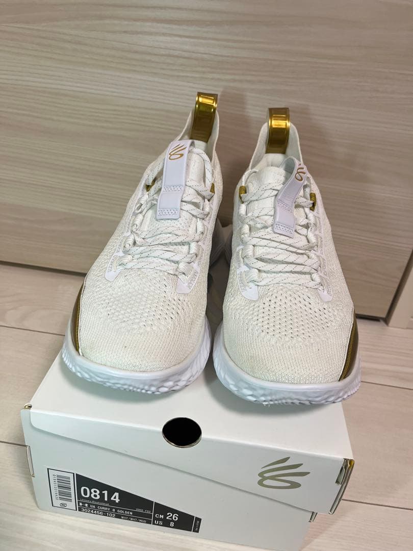 UA CURRY 8 GOLDEN ホワイト/ゴールド 26センチ