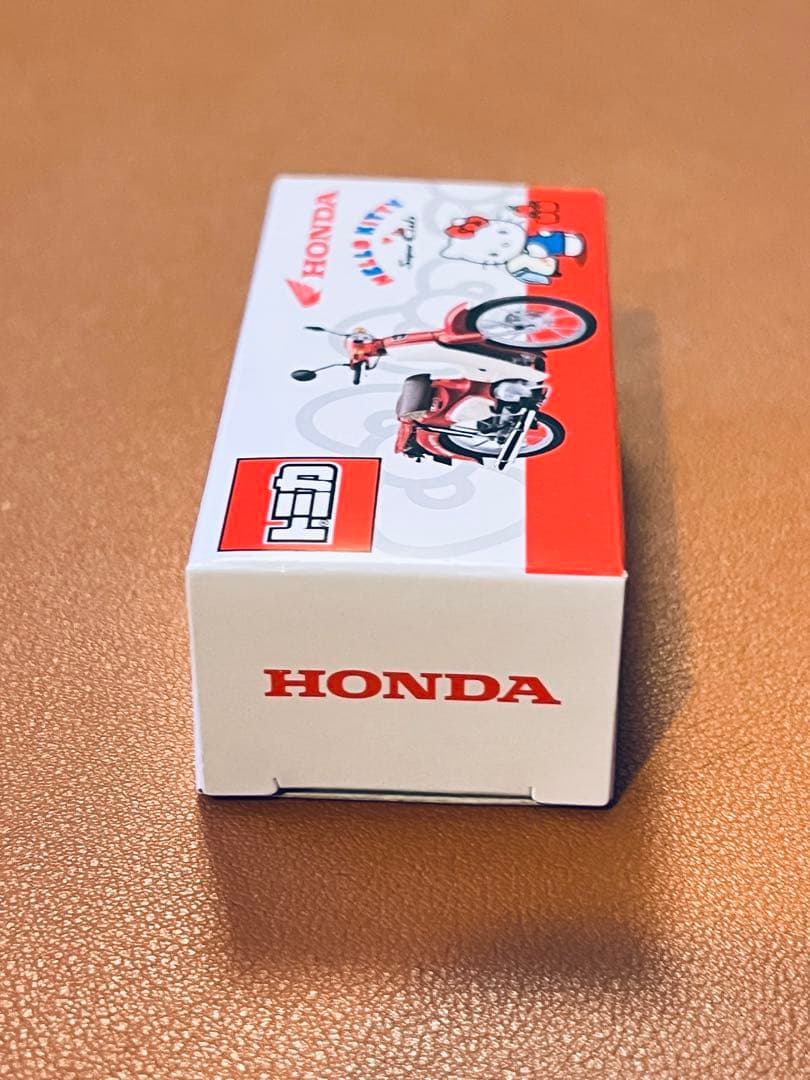 トミカ スーパーカブ × HELLO KITTY コラボモデル新品、未開封品4台