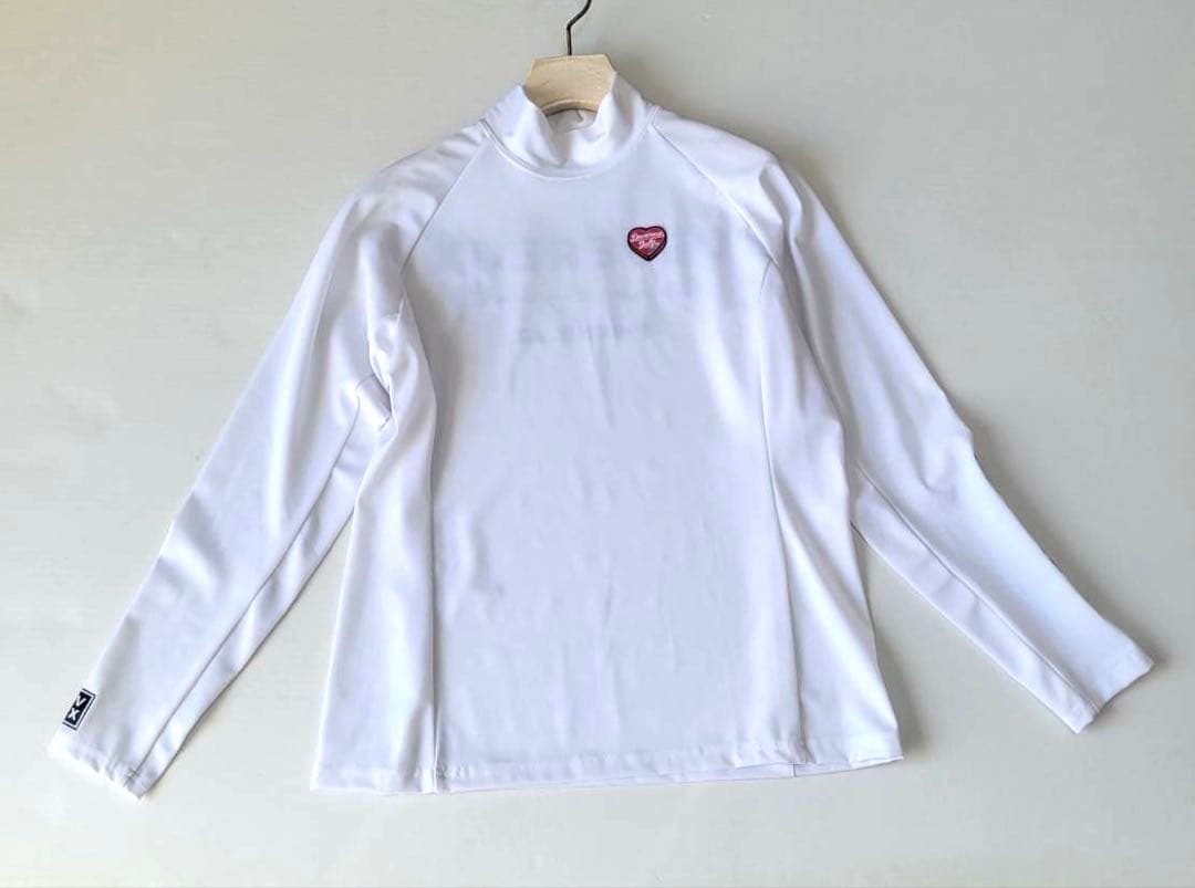 新品【デヴァローゴルフ】ハート刺繍 デルタモックネック 長袖Tシャツ 白（Ｍ）